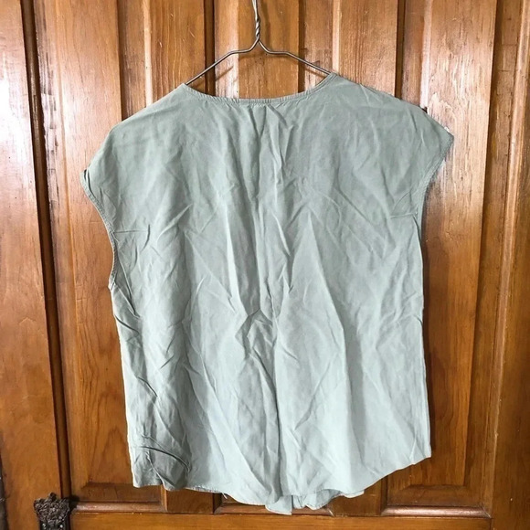 RW&CO. Sleeveless Button Up - Picture 3 of 11